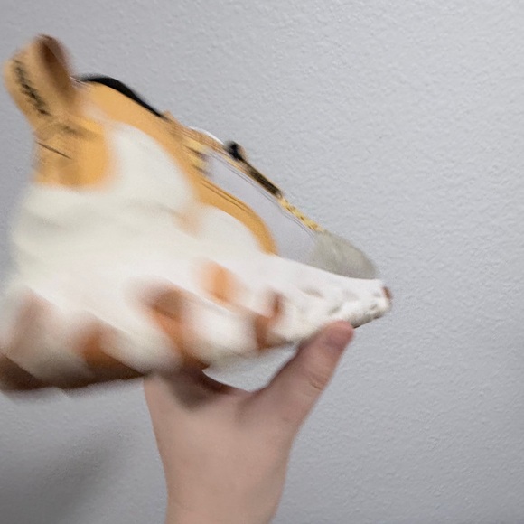Nike Yellow and Gray react the 10th - Picture 3 of 9
